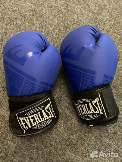 Боксерские перчатки левая 2шт 8oz