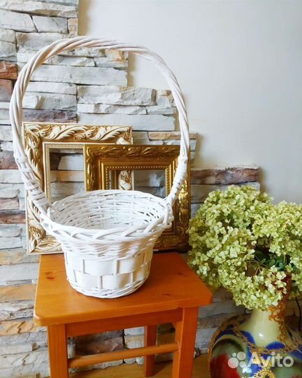 Корзинка плетёная из ивы белая