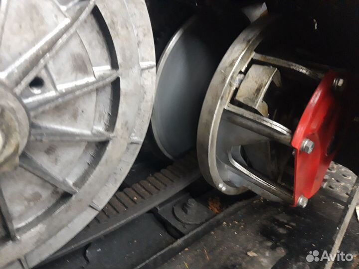 Продам снегоход буран