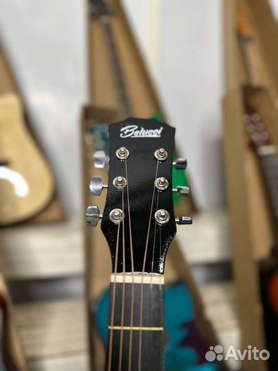 Акустическая гитара черная