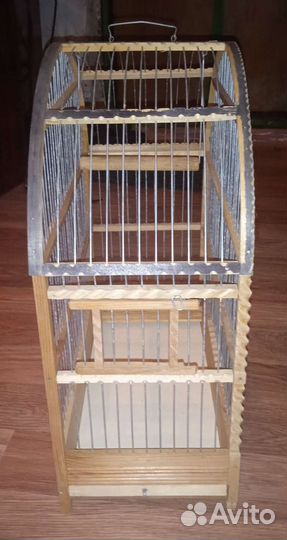 Деревянная клетка для птиц