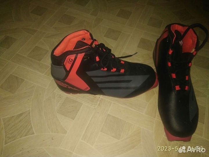 Лыжные ботинки isg