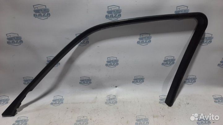 Уплотнитель стекла двери передний правый Bmw