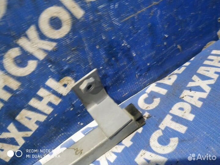 Направляющая стекла двери Ваз Лада Приора седан