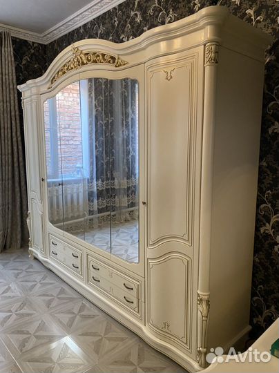 Продам спальный гарнитур