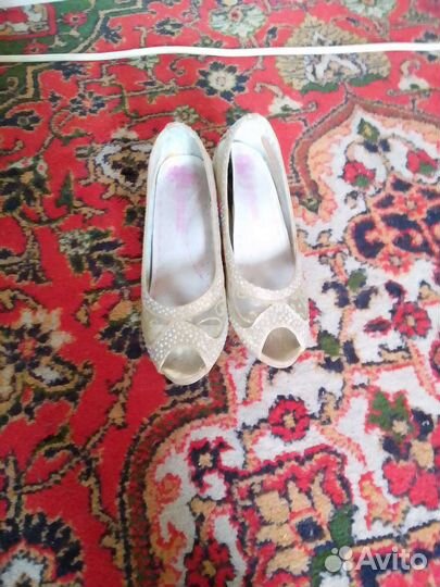 Конверт на выписку новый,туфли на девочку 33 р