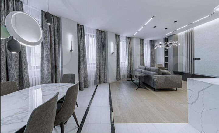 Коттедж 303 м² на участке 15 сот.