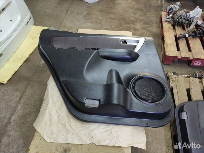 Задняя левая дверная карта Toyota Fortuner 2