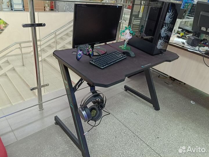 Стол компьютерный игровой ThunderX3 ED3