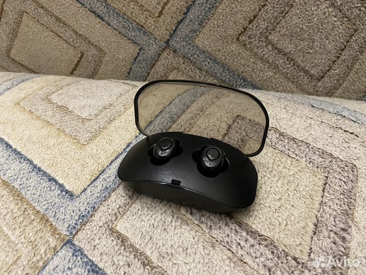 Беспроводные наушники в хорошем состоянии