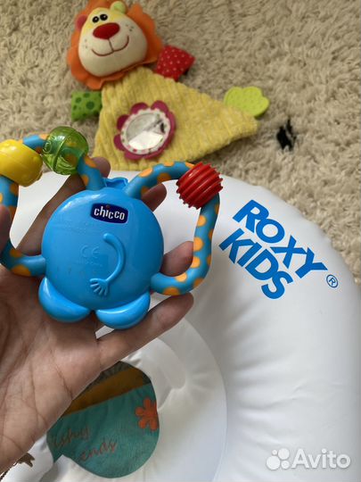 Игрушки погремушки развивающие для малыша круг