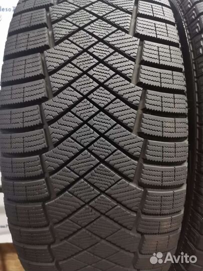 Pirelli Ice Zero FR 225/50 R17