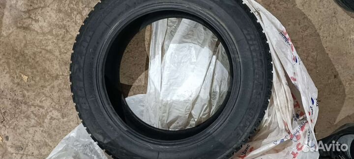 Bridgestone Blizzak Spike-01 185/60 R15