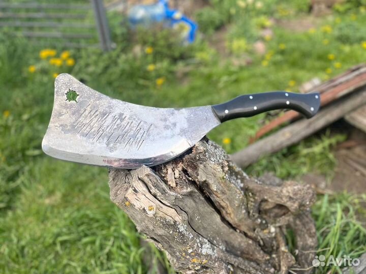 Топор в подарок мужчине