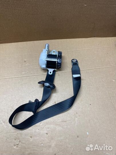 Передний правый ремень безопасности LC 200