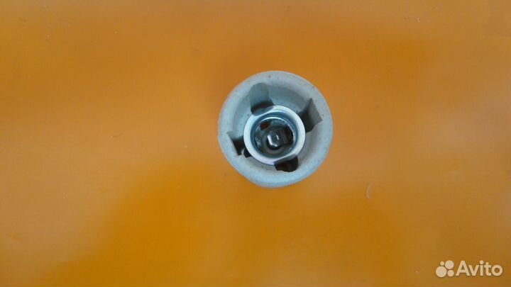 Патрон керамический E14