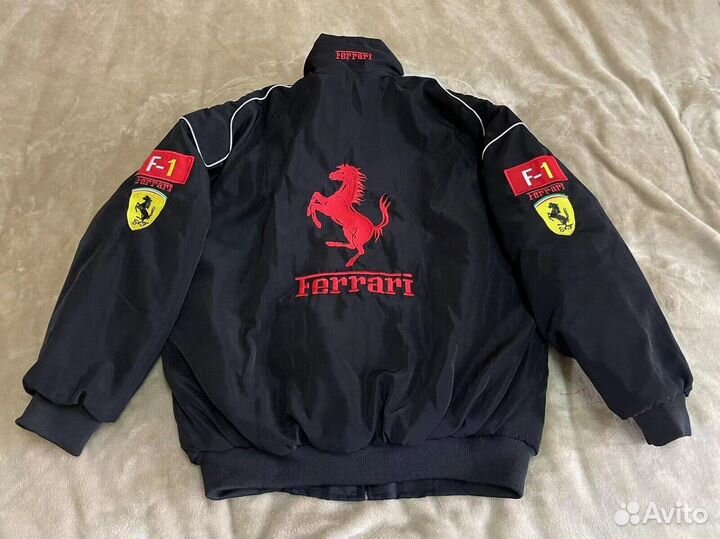 Винтажная ветровка Ferrari