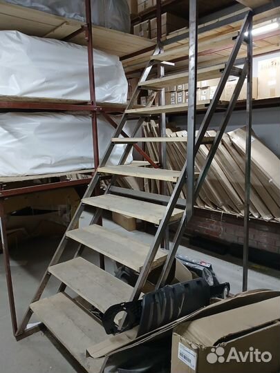 Стеллажи,металлические лестницы