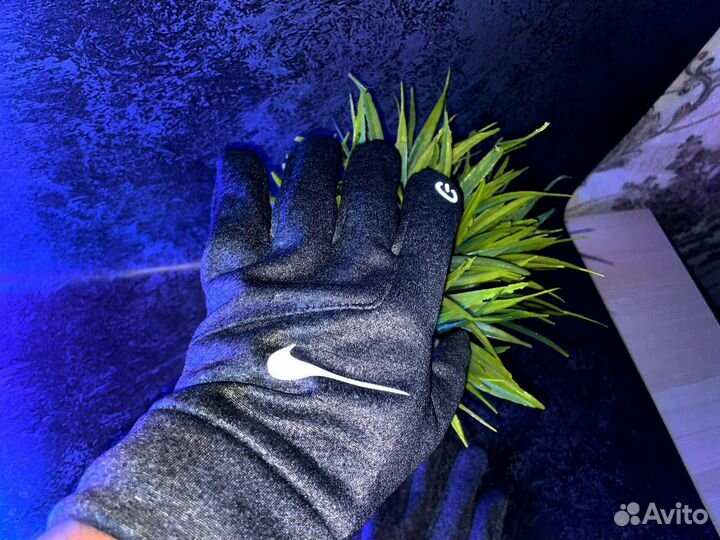 Перчатки Nike