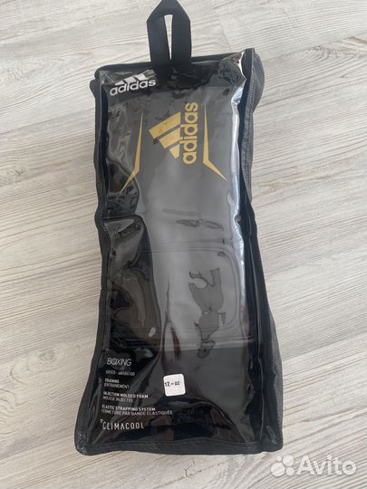 Боксерские перчатки adidas