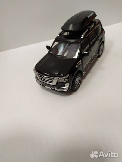 Металлическая машинка Nissan Patrol