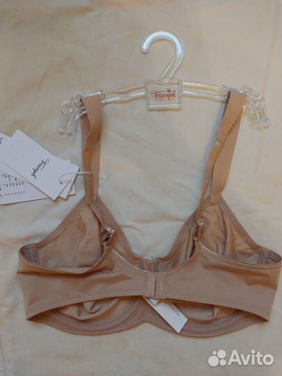 Бюстгалтер новый Triumph 85С беж