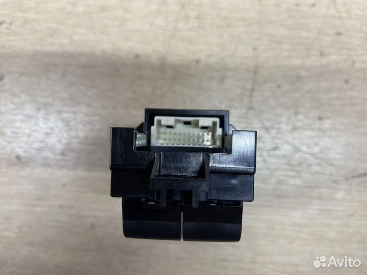 Блок управления стеклоподъемниками Toyota Camry 75