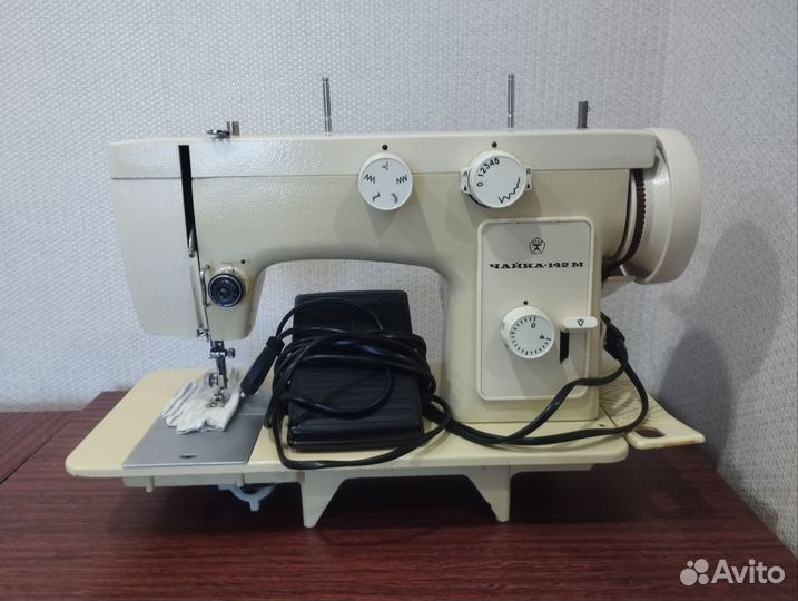 Швейная машина Чайка 142м