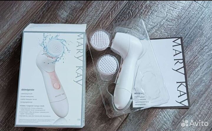 Щётка для глубокого очищения кожи лица Mary Kay