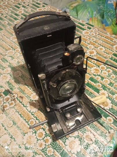 Старинный фотоаппарат