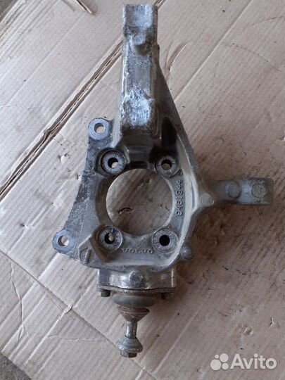 Кулак поворотный передний правый Вольво S80 98-06г