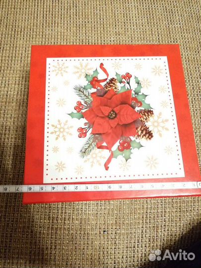 Подарочная коробка