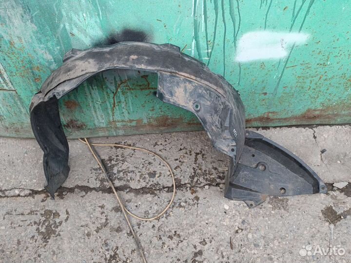 Подкрылок передний левый Тойота Аурис Е150