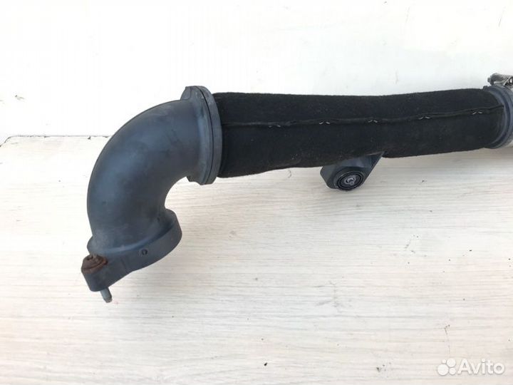 Патрубок интеркулера Audi Q3 8U