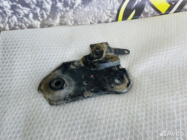 Кронштейн подрамника правый передний Duster Дастер