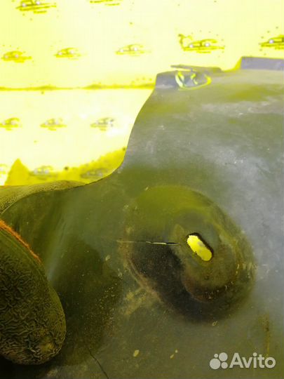 Подкрылок передний правый Skoda Fabia