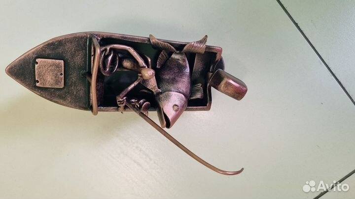 Кованый катер с рыбаком и рыбкой