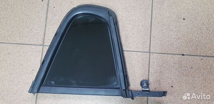 Форточка задней двери Volvo S60