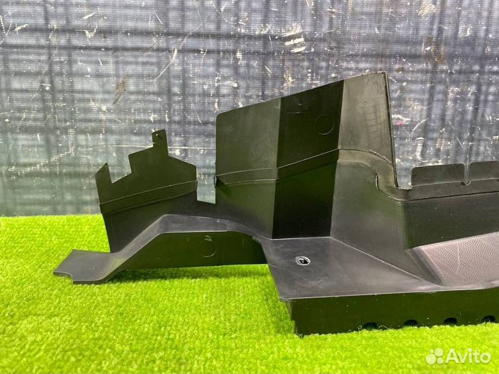 Воздуховод радиатора левый Volkswagen Passat B5