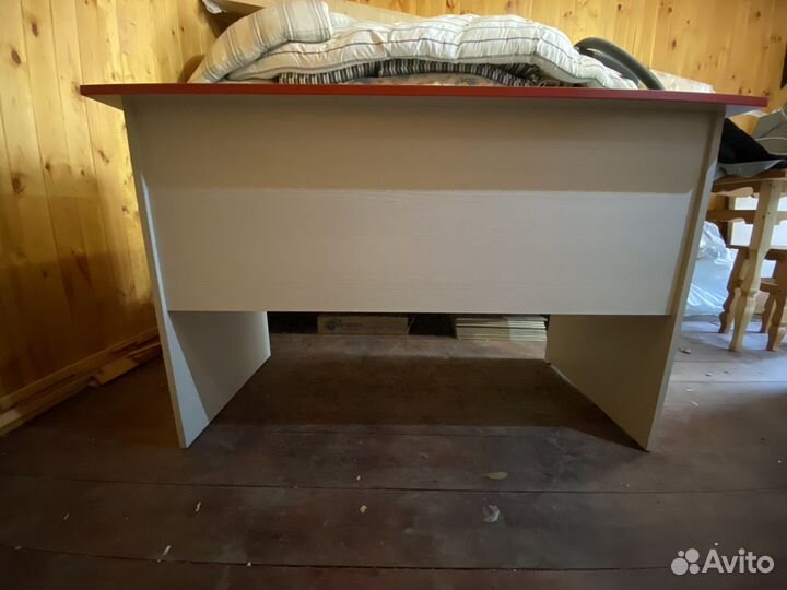 Письменный стол