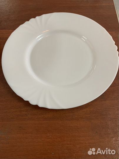 Тарелки белые 29 шт