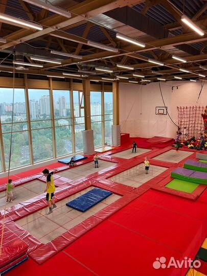 Тренер в батутный клуб