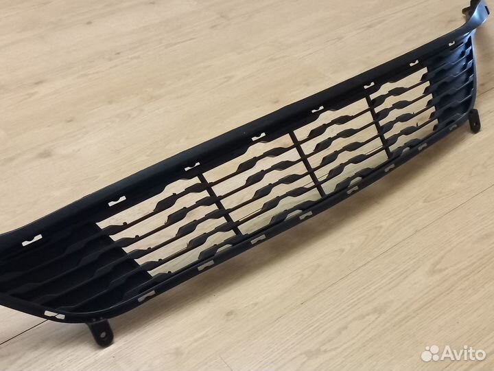 Решетка в бампер новая Kia Rio 2010-2014