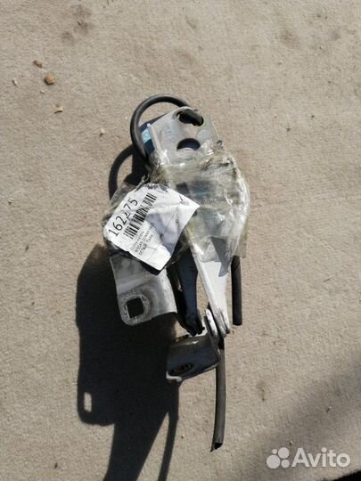 Петля капота Nissan Sunny FB15 2001