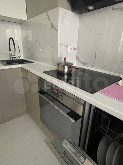 4-к. квартира, 80 м², 3/16 эт.