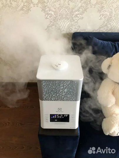 Увлажнитель воздуха Electrolux EHU 3715D
