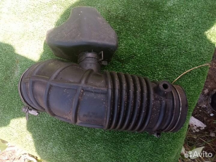 Патрубок воздушного фильтра Kia Sorento 1 3.5 G6CU