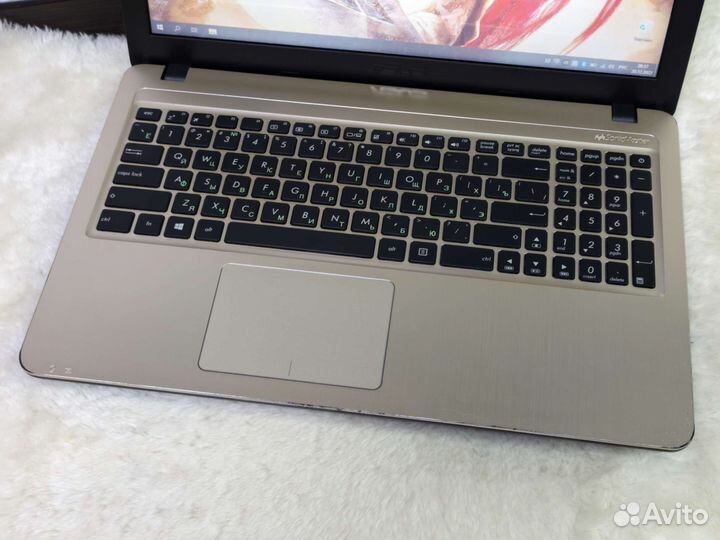 Asus / i3-5005U /GF920M /8GB /SSD+HDD