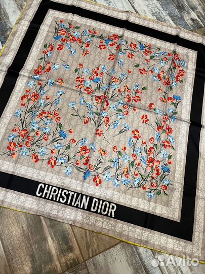 Шелковый платок Dior бежевый двухсторонний