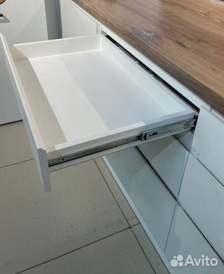 Кухня белая 3 метра в наличии